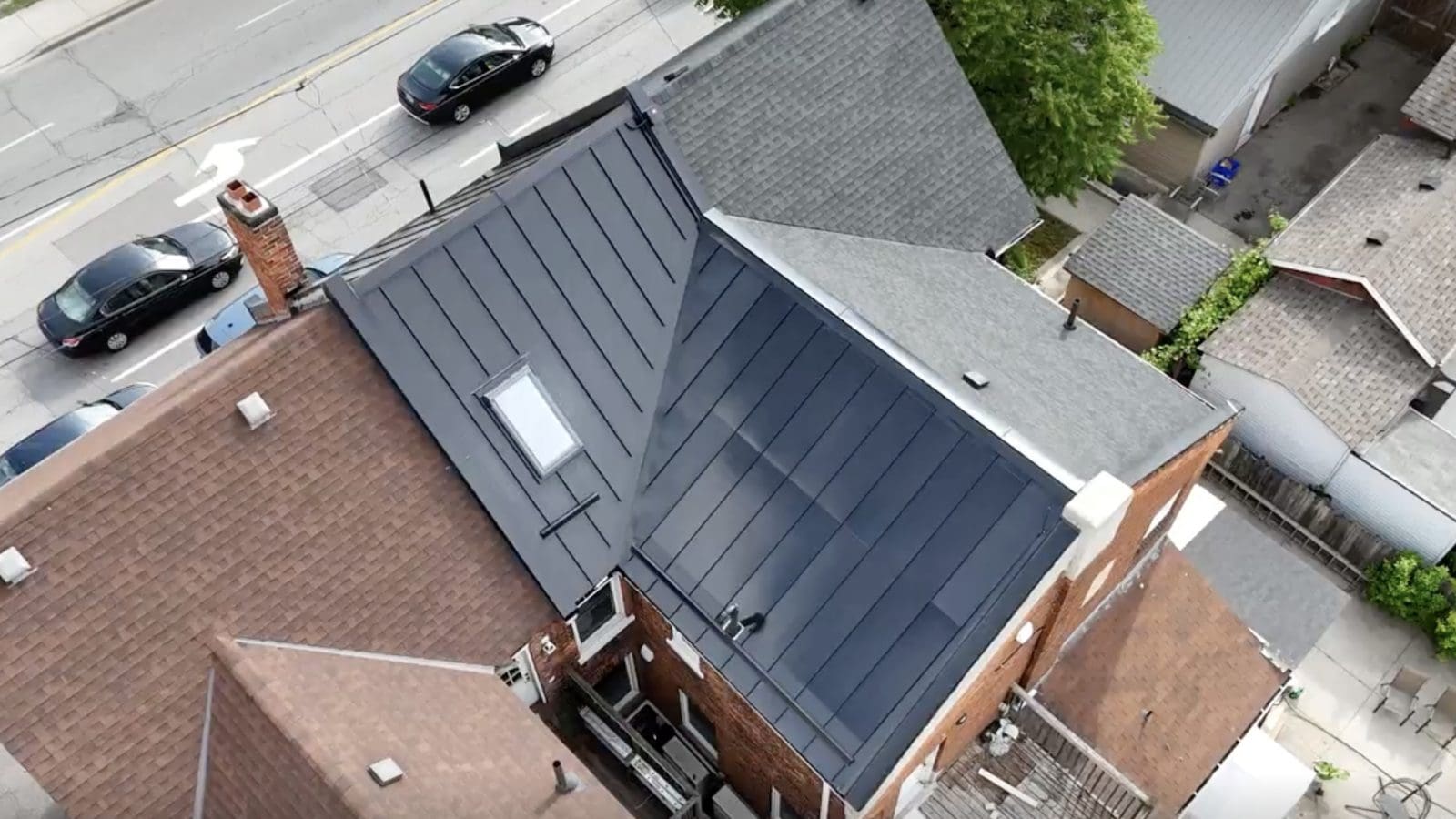 side angle view of a home with BIPV solar panels. These are integrated into the metal roof, and blend in seamlessly.